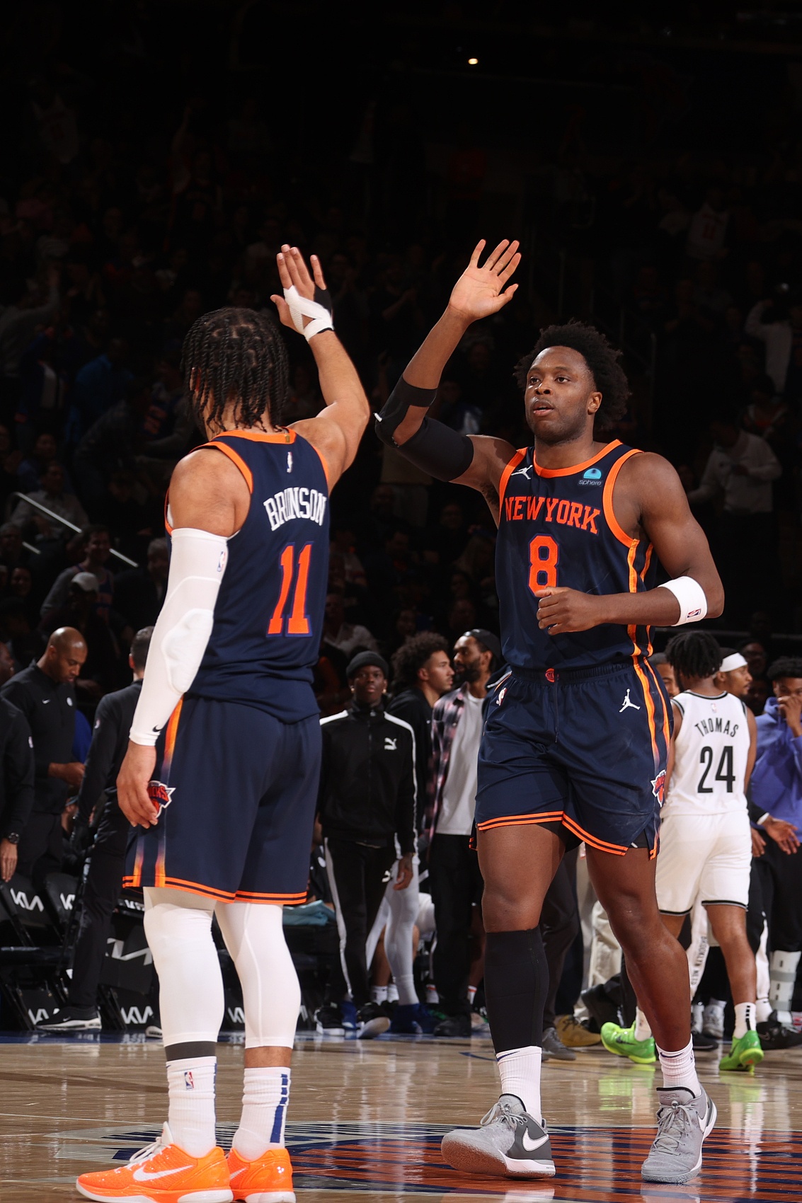 纽约尼克斯今夜再遭质疑，志在欧联名次提升，话题不断，资深球员宣示担当的简单介绍