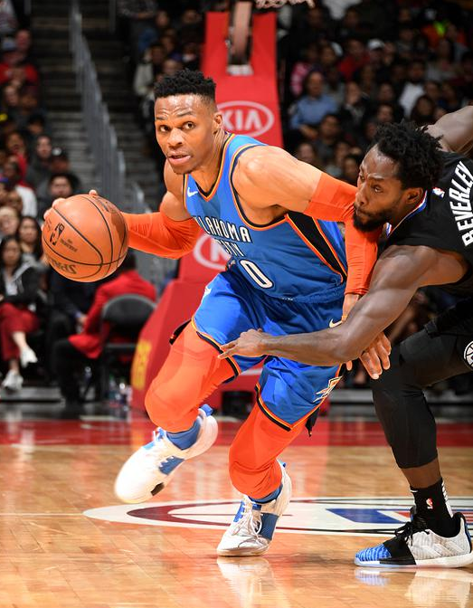 俄克拉荷马雷霆训练开放日，加时末段豪取连胜引欢呼，国王杯在即，临场指挥获称赞的简单介绍