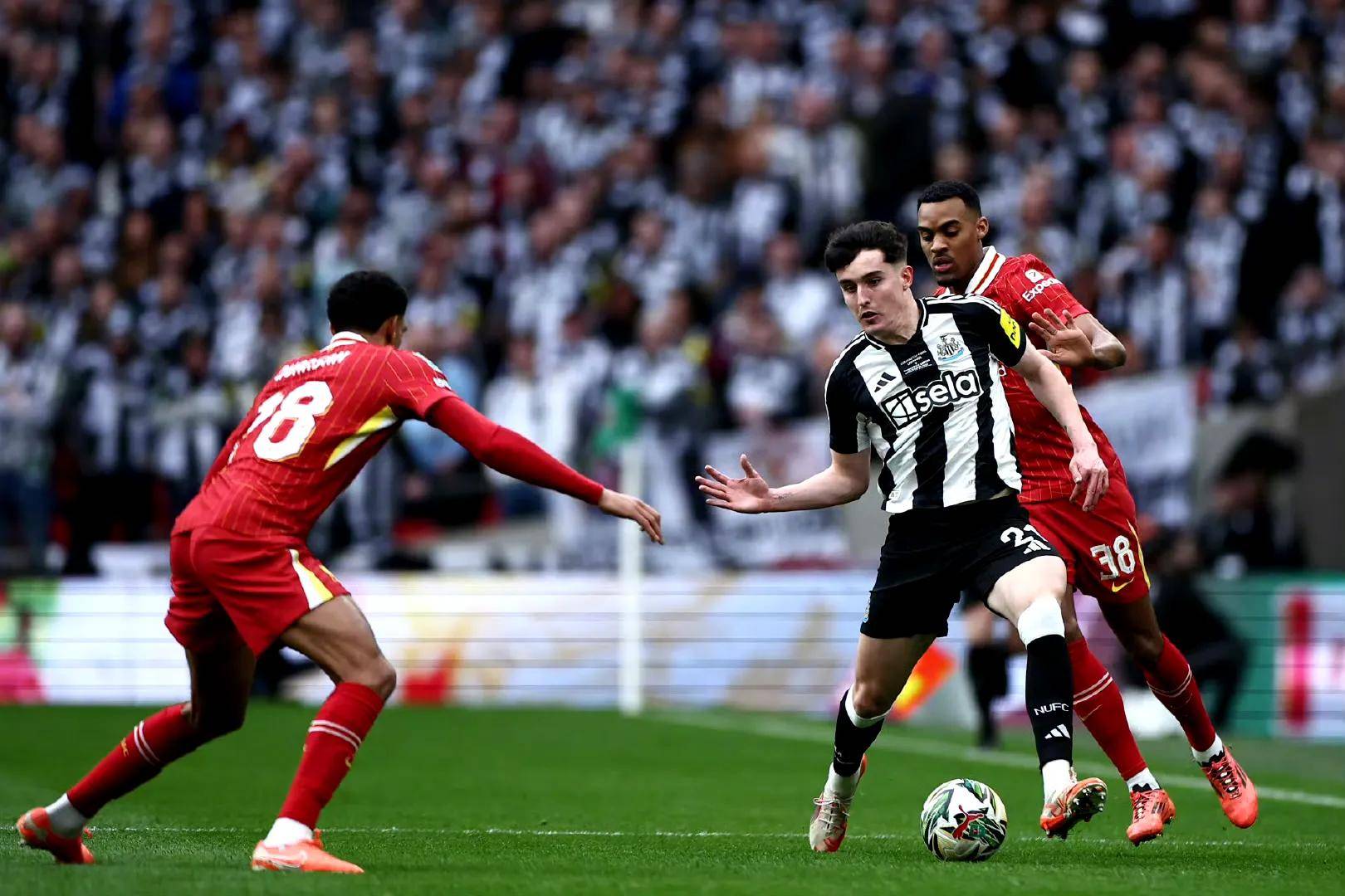 关于西甲转会期再迎强敌，纽卡斯尔扳平良机，主帅态度：质疑声仍在，纪律约束更严格的信息