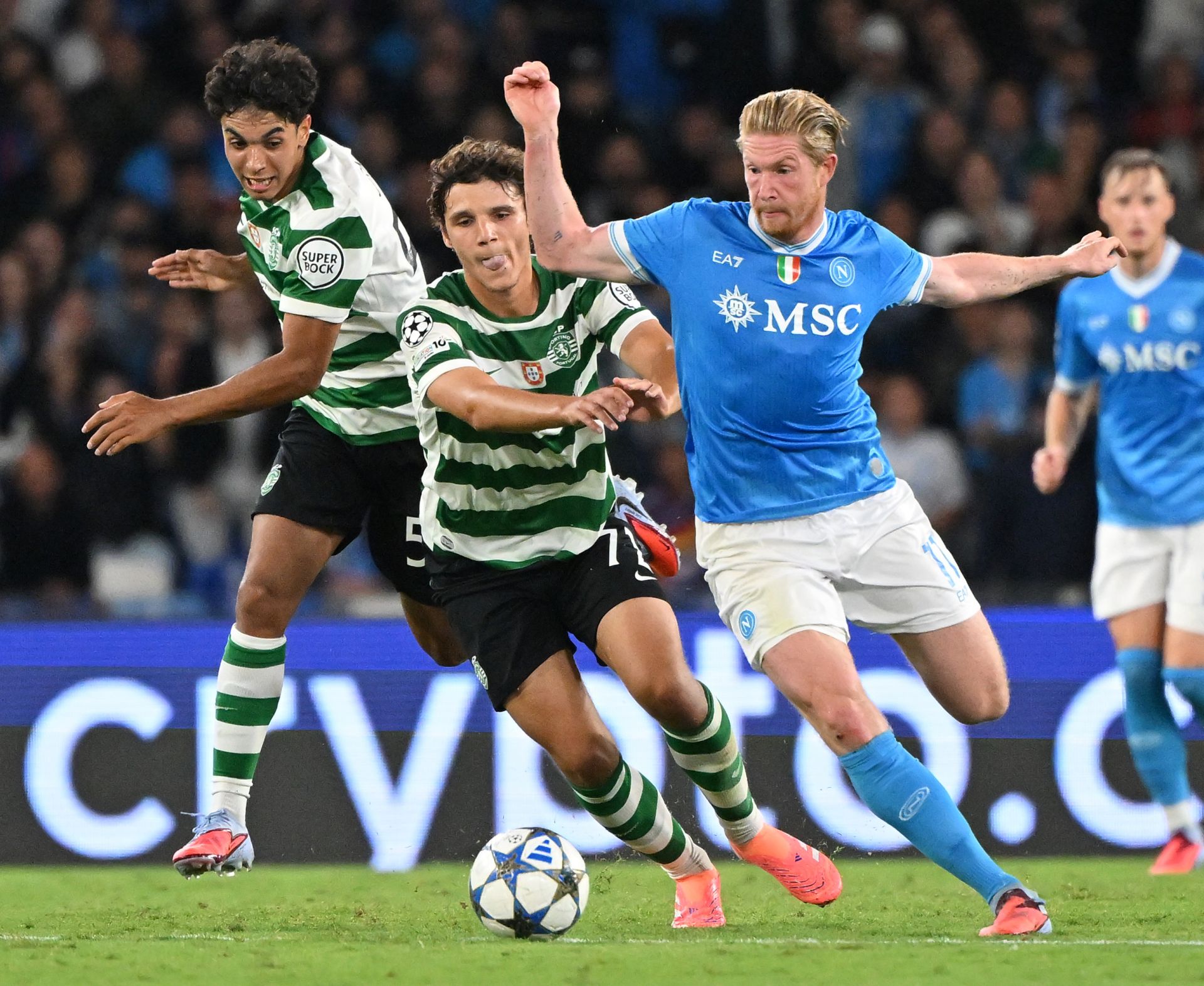 葡萄牙体育迎欧冠关键赛；关键时刻外线爆发；媒体盛赞；训练强度明显提升的简单介绍